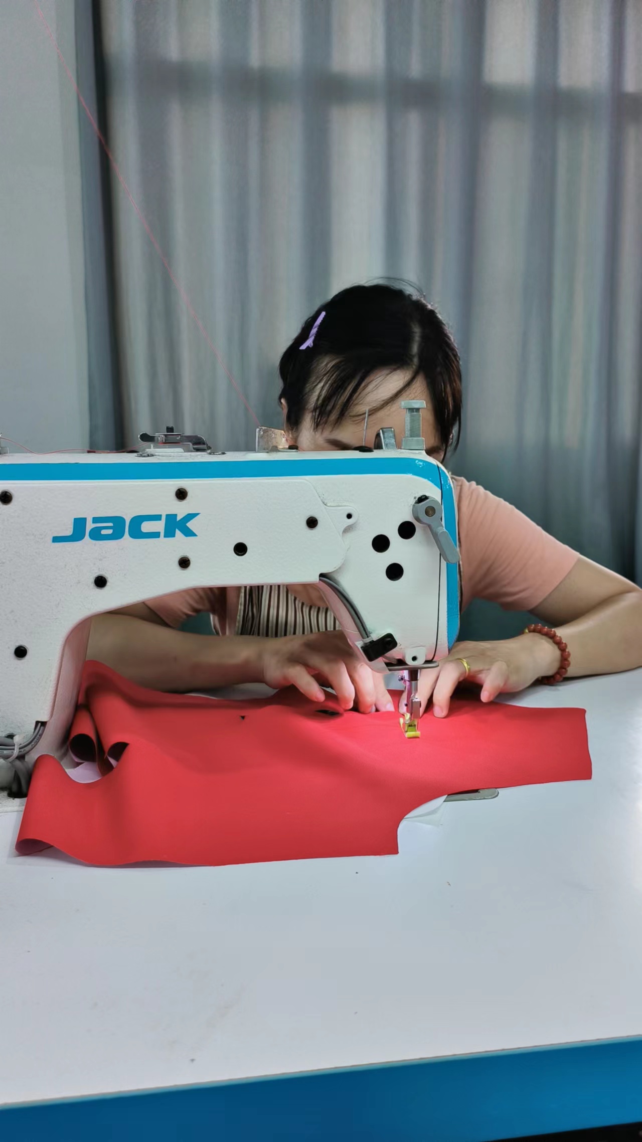 紀德萊克智能校服工廠實拍